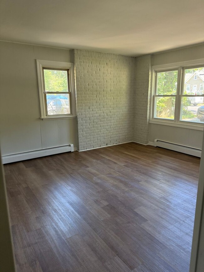 Building Photo - Turn-Key 4 Bedroom Home with Spacious Backyard – Coram, NY