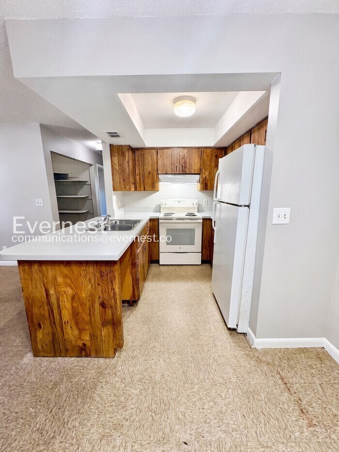 Building Photo - 3062 St Paul Dr