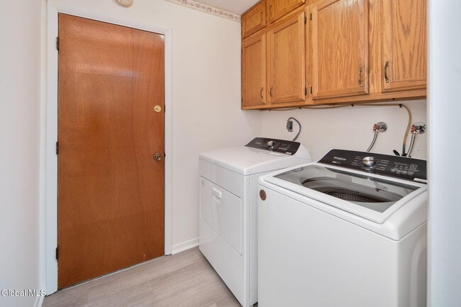 Building Photo - 4 Sugarbush Rd