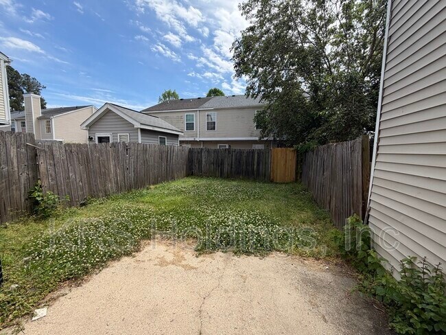 Building Photo - 1222 Corkwood Cir