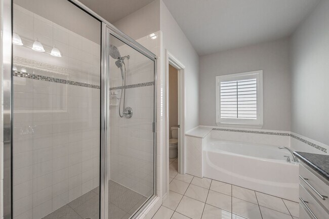 Building Photo - Charming 3-Bedroom, 2-Bathroom Townhome – ...