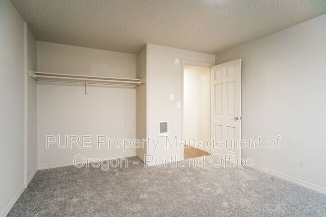 Building Photo - 18411 E Burnside St