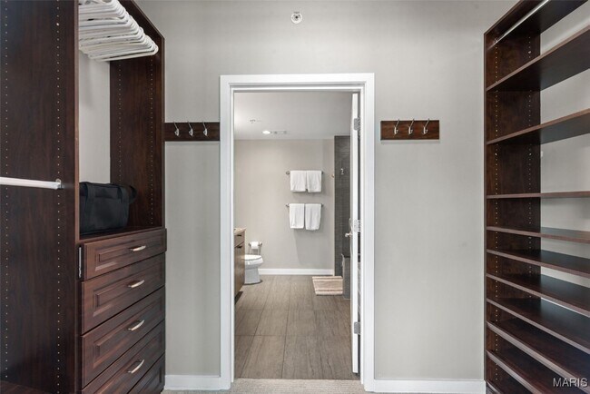 Building Photo - 4909 Laclede Ave