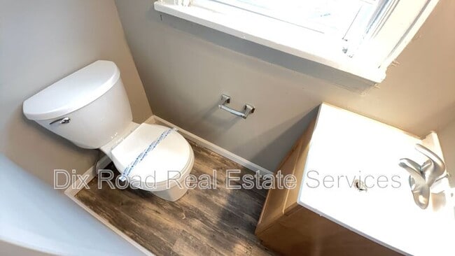 Building Photo - 4553 Midland Ave