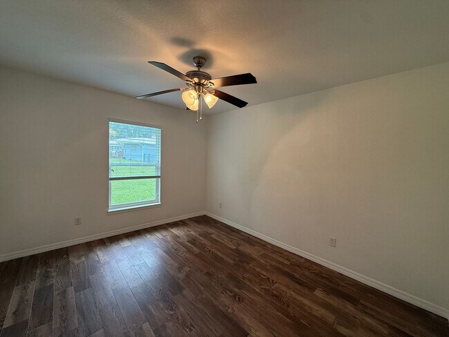 Building Photo - 5300 SE 115th Pl