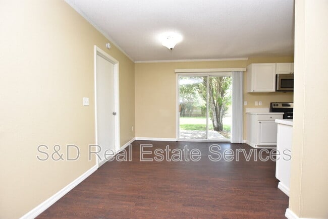 Building Photo - 4615 San Antonio Dr