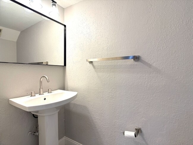Building Photo - 4815 Walden Cir