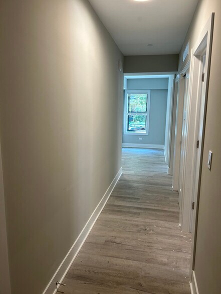 Building Photo - 1131 Oak Ave