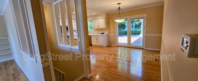 Building Photo - 6910 SW 11th Dr