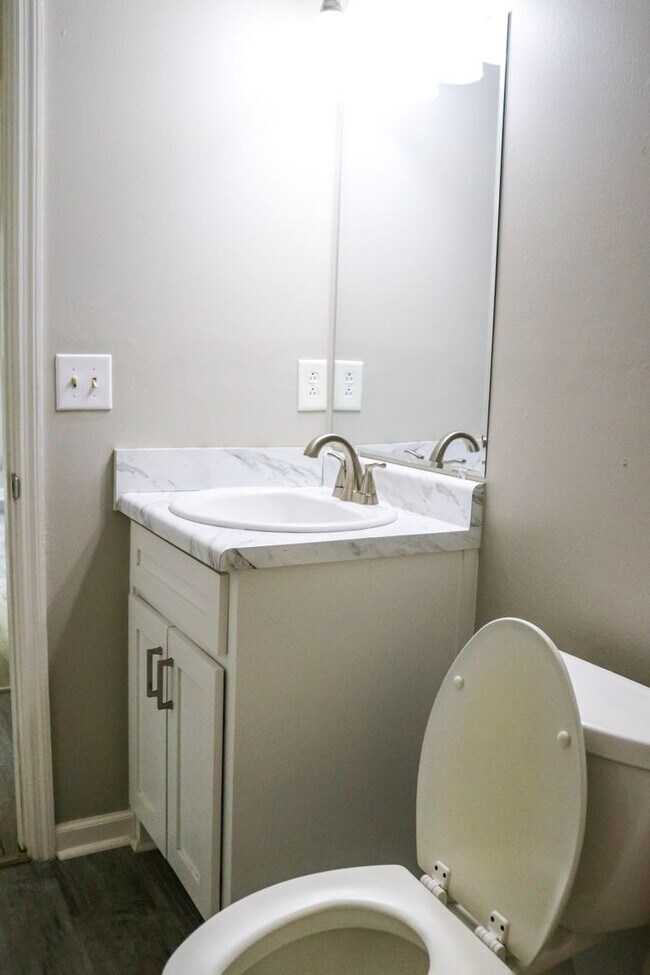 Building Photo - Gated Community Living