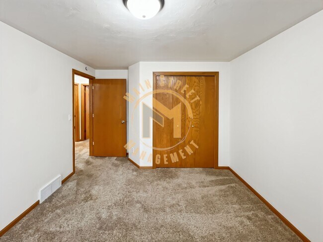 Building Photo - 466 S Good Hope Rd