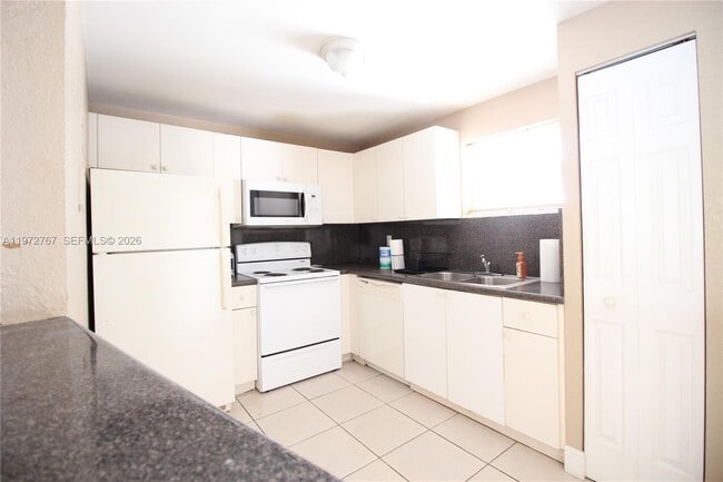 Building Photo - 4235 N University Dr