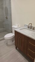 Building Photo - 458 S Roxbury Dr