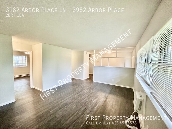 Building Photo - $700 Off One Month's Rent: 2/1 Remodeled D...