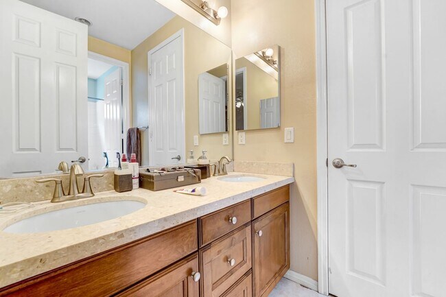 Building Photo - 26525 Craftsmen Ct