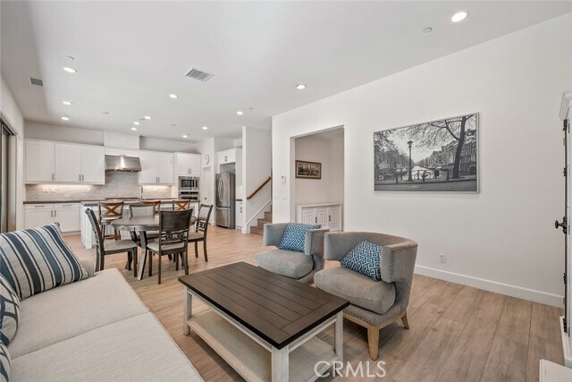 Building Photo - 77 English Saddle