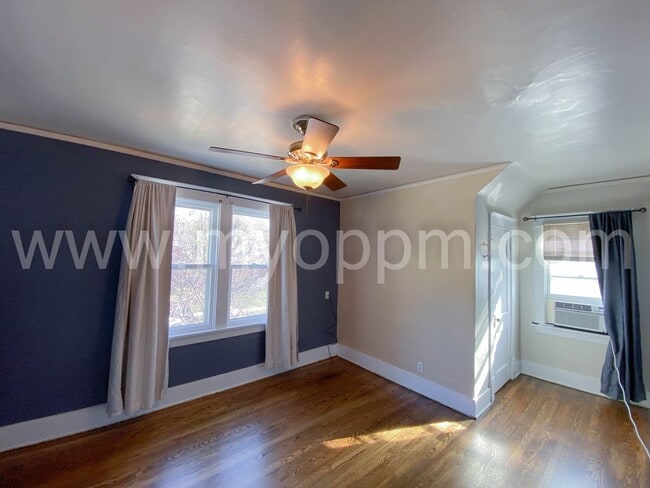 Building Photo - 2 Bed / 1 .5 Bath Home | Midtown