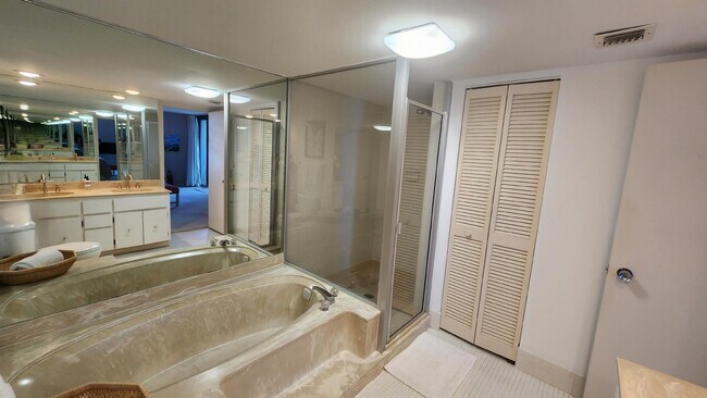 Building Photo - 5510 N Ocean Dr