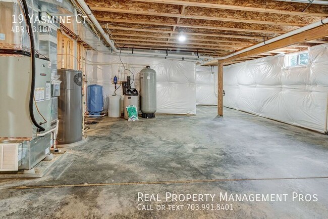 Building Photo - 19 Yasmine Ct