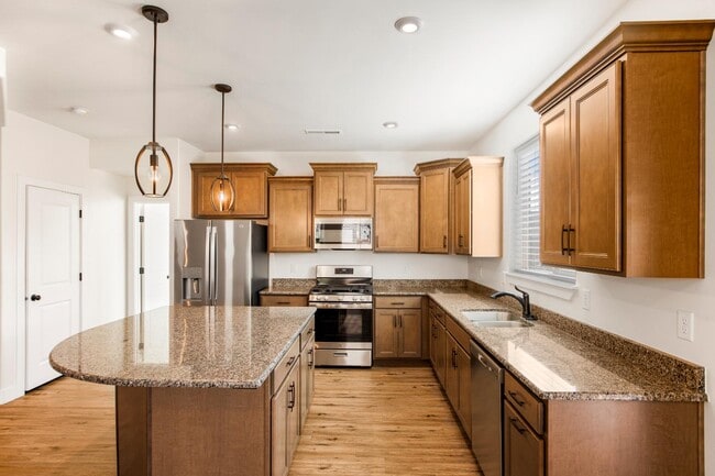Building Photo - 646 N Sandy Talus Dr