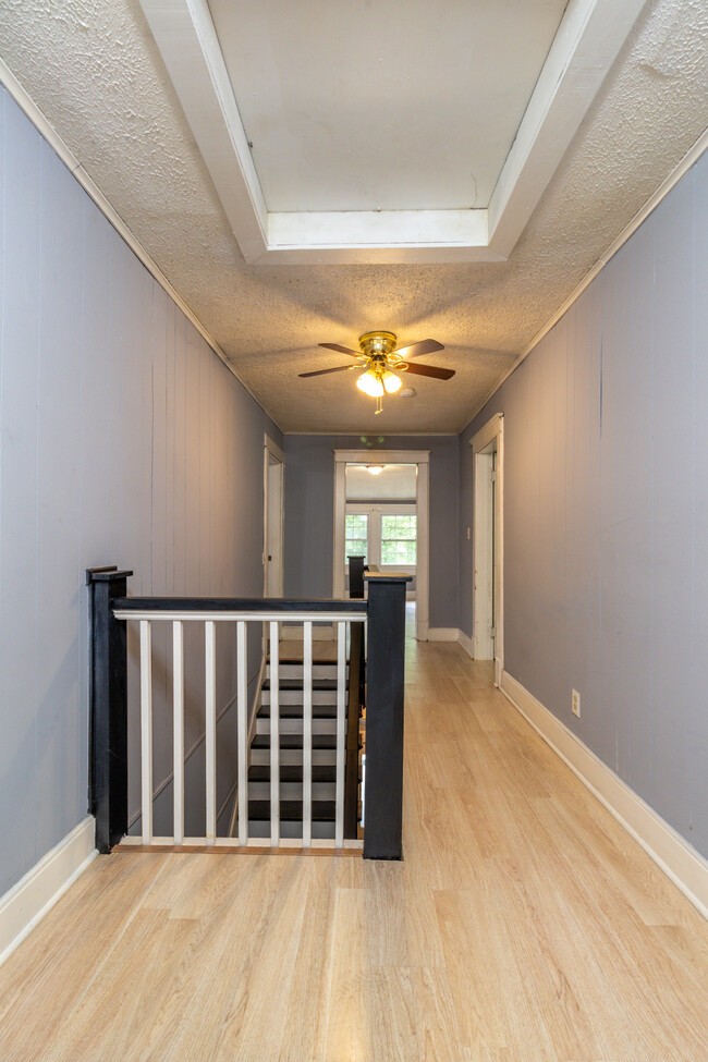 Building Photo - 3224 Garden Dr