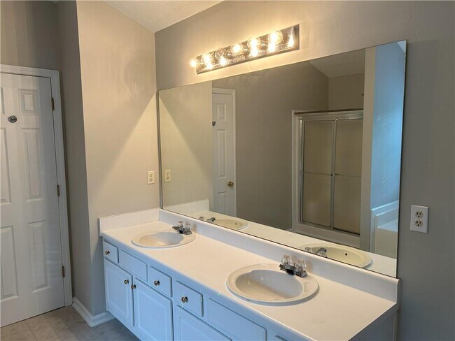 Building Photo - 1551 Swan Valley Ct
