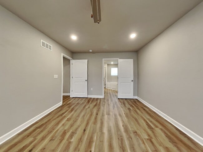 Building Photo - Spacious 3-Bedroom Home with Hardwood Floors & Patio in Blue Springs, MO