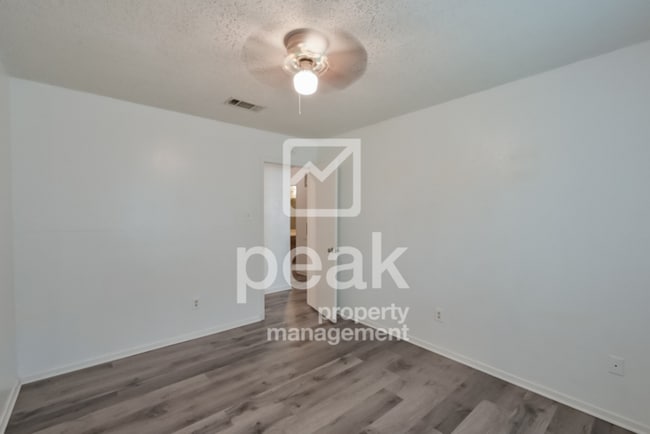 Building Photo - $1,550! 2Bed/2Bath duplex in Arlington! SA...