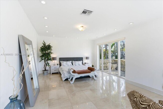 Building Photo - 1249 Biscaya Dr