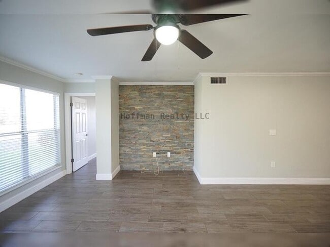 Building Photo - Beautiful 2-Bedroom Condo with Lake Views in Carrollwood