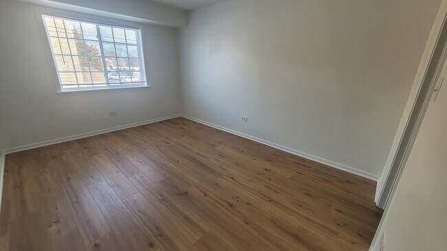 Building Photo - 1603 N Windsor Dr