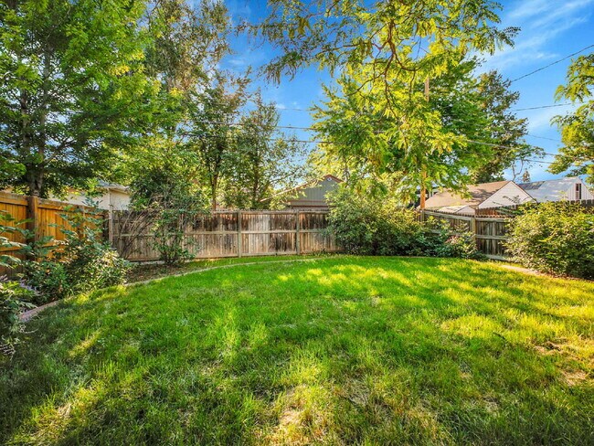 Building Photo - $2,295.00, 1 Bed, 1 Bath Home in Denver