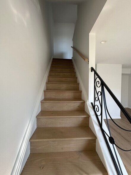 Building Photo - 6655 Musgrave St