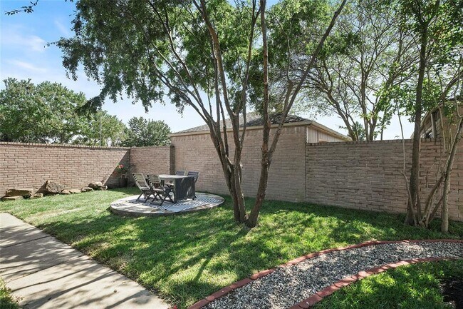 Building Photo - 9318 Beringwood Dr