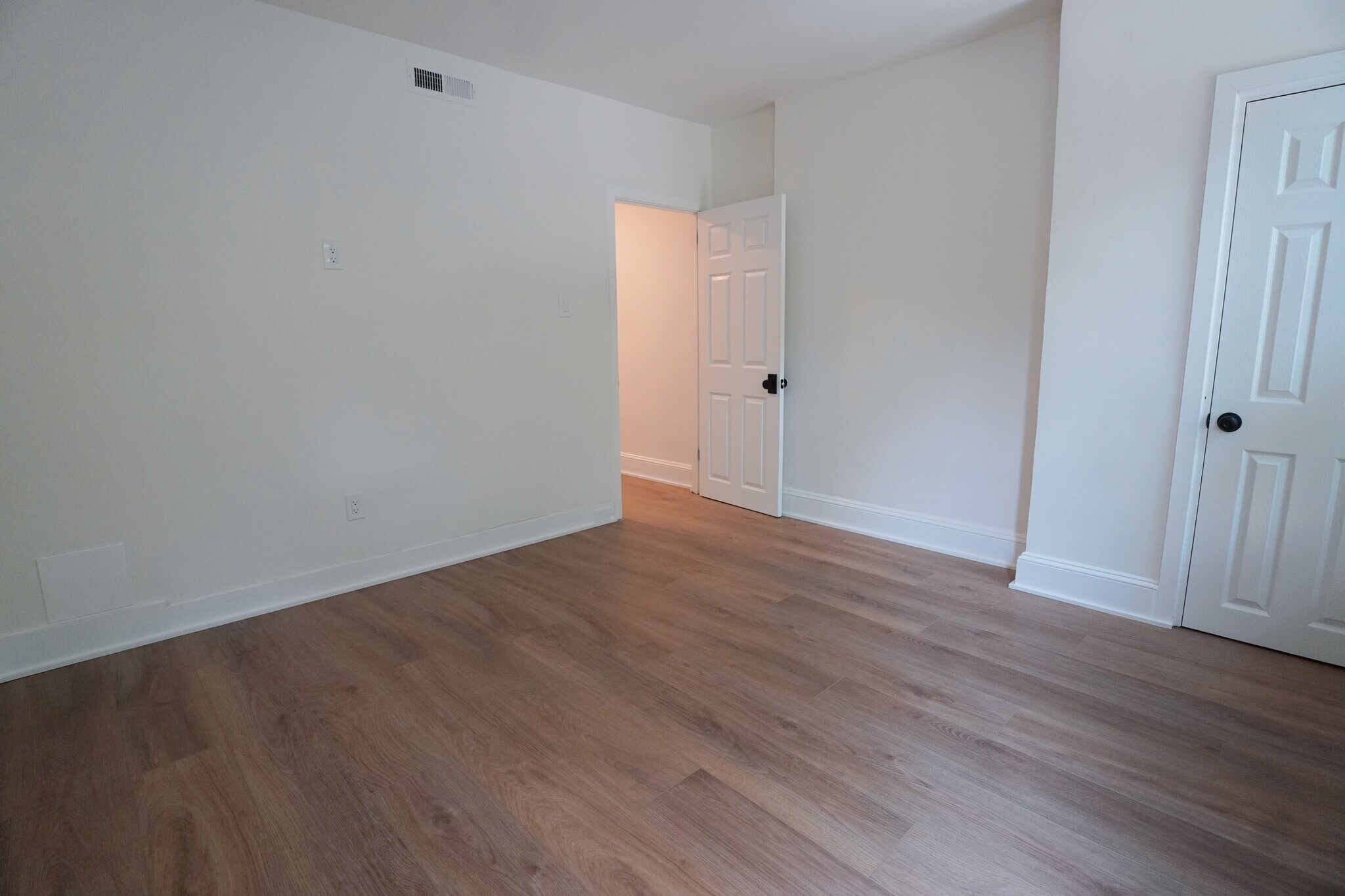 Building Photo - 5517 N Fairhill St