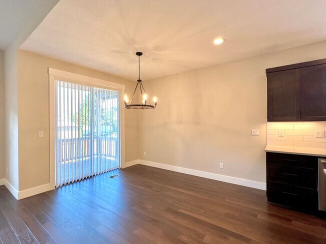 Building Photo - 3 BED+OFFICE/DEN!! STUNNING FLOOR PLAN, HIGH END FINISHES, END LOT!