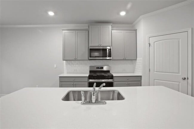 Building Photo - 136 Hampton Ter