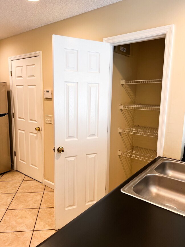 Building Photo - 252 Windridge Dr