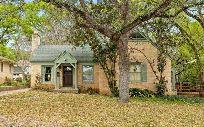 Building Photo - Gorgeous Tarrytown Home for Rent