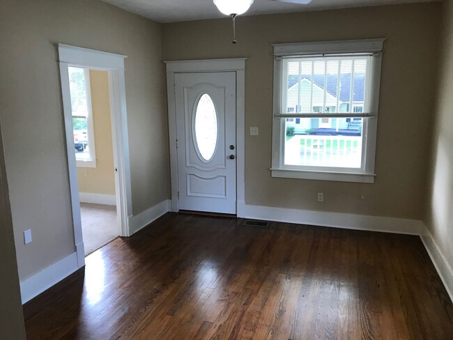 Building Photo - Adorable 2 Bedroom, 1 Bath in Shelbyville!