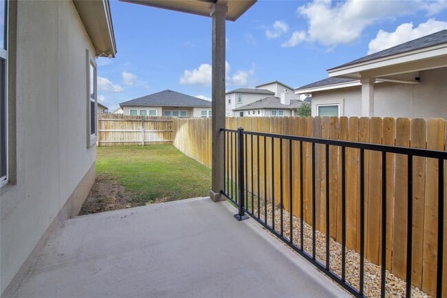 Building Photo - 629 County Rd 306