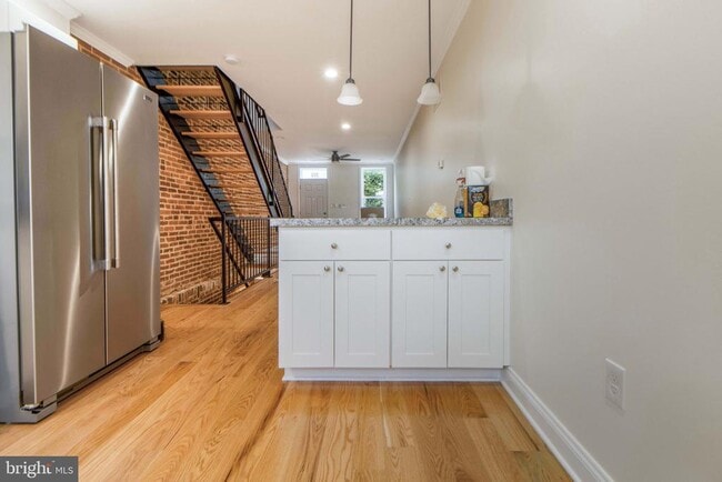 Building Photo - 333 S Conkling St