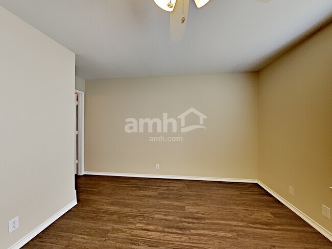 Building Photo - 10124 Del Lago Ct