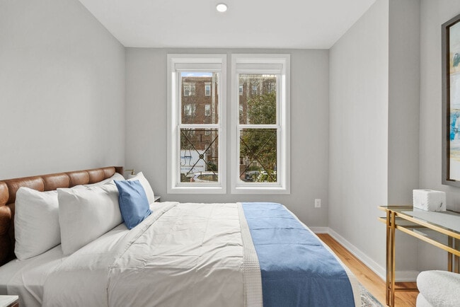 Building Photo - 418 D St SE