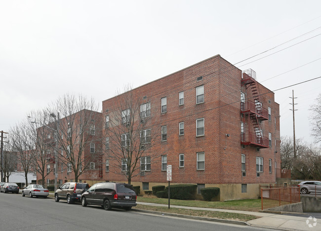 Building Photo - Garden City Border Apartments
