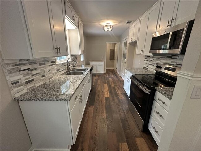 Building Photo - 2533 Chelsea Dr