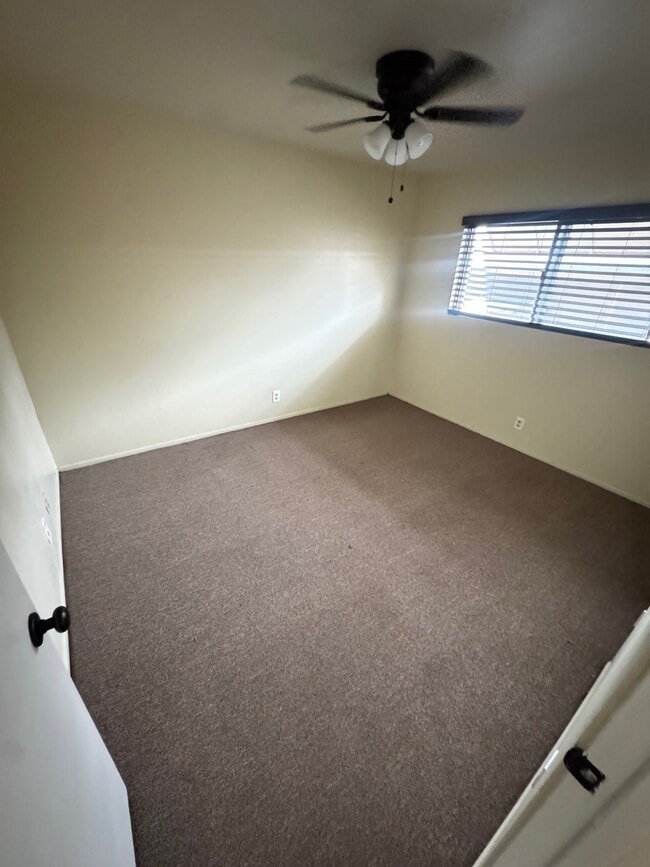 Building Photo - 1160 E Alosta Ave