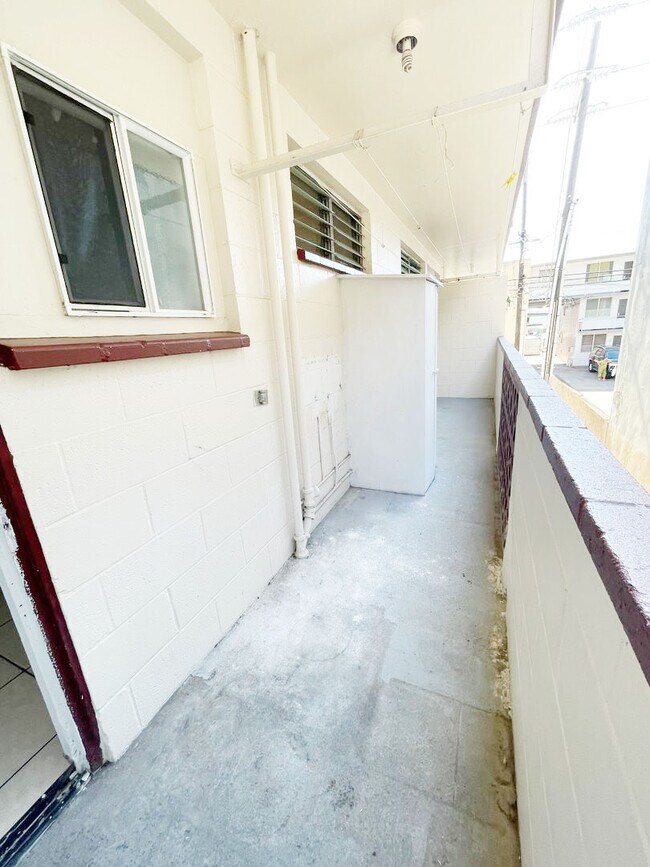 Building Photo - 1720 Kalani St