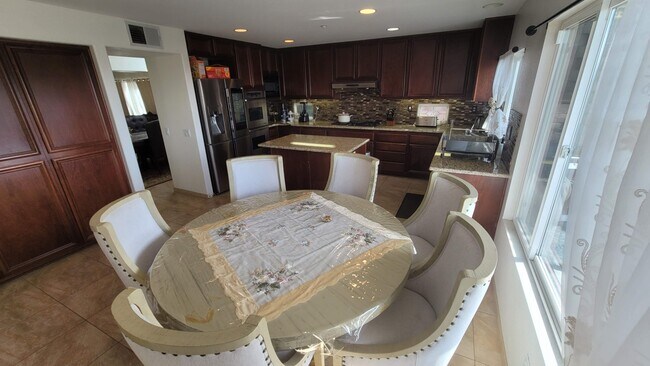 Building Photo - 2422 Pointe Pkwy