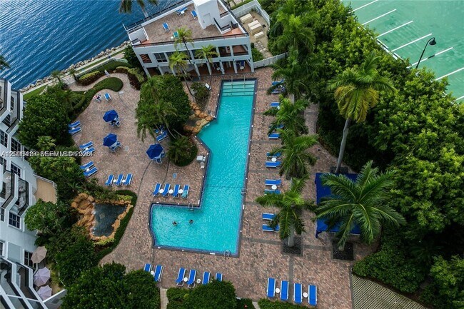 Building Photo - 3600 Mystic Pointe Dr